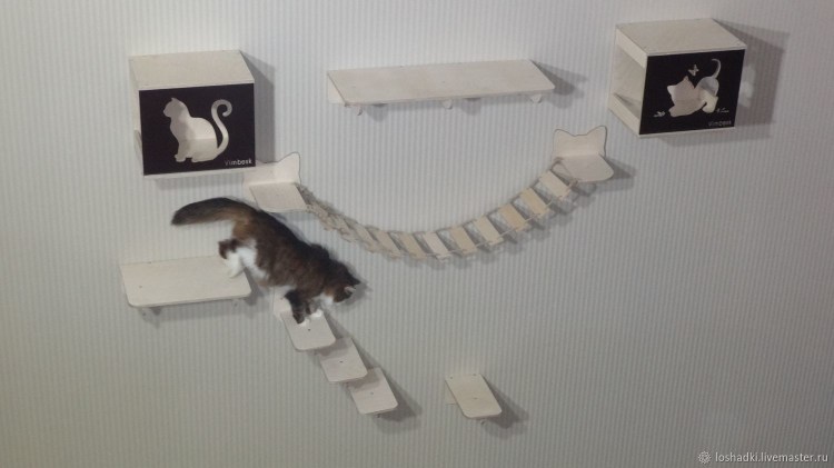 Настенная лестница для кошек
