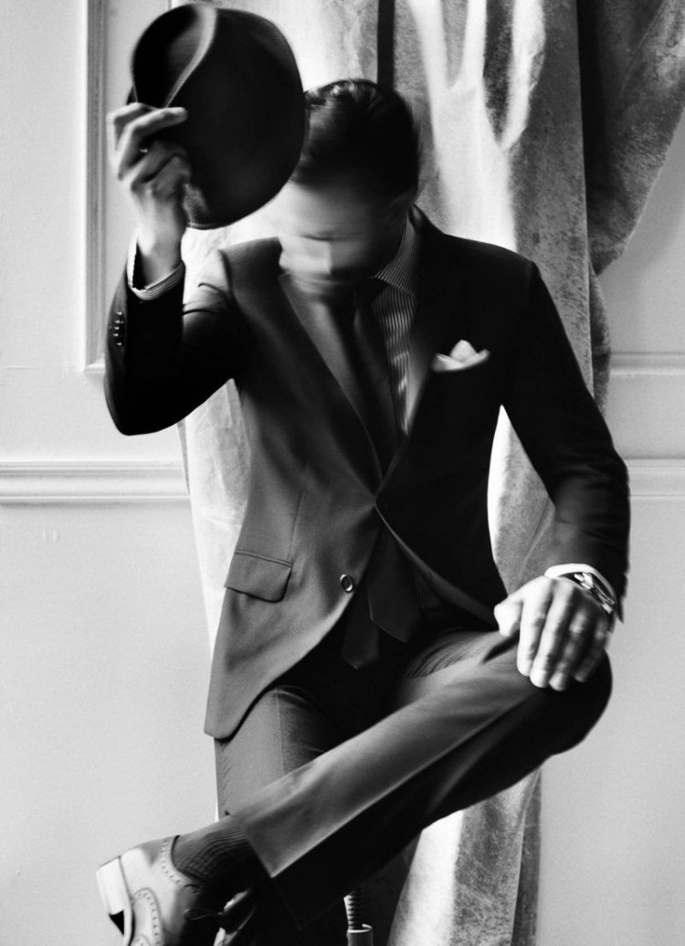 Девушка в латексном костюме кошки