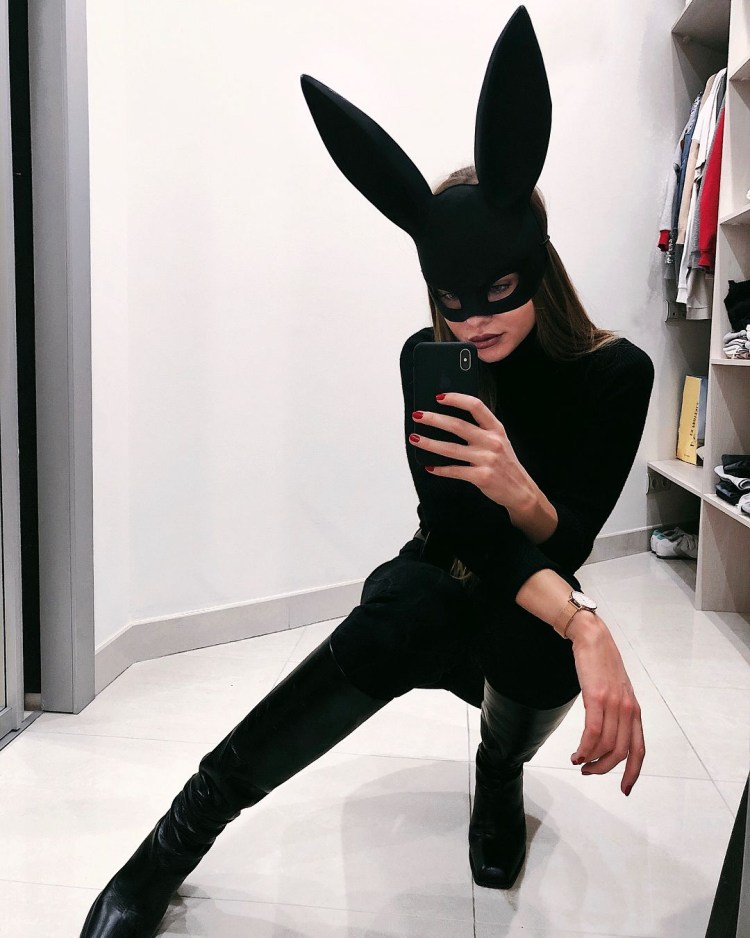 Костюм зайки для девушки