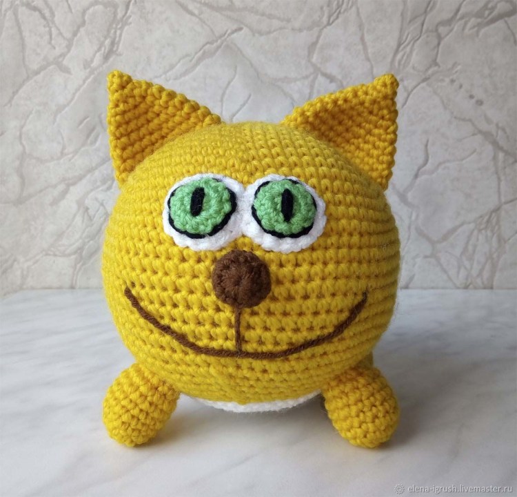 Кот в круглой рамке