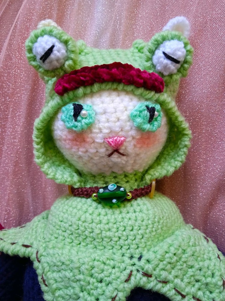 Кот в шапочке лягушки