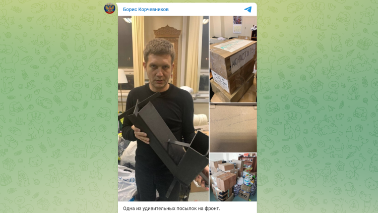 Рыжий кот на темном фоне