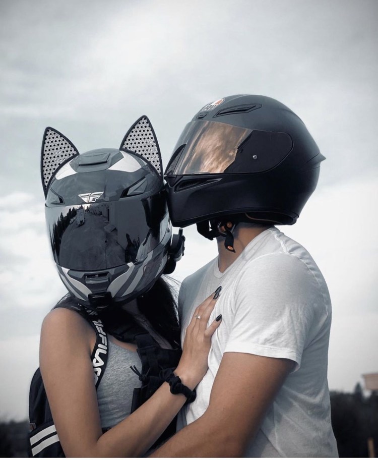 Котенок на мотоцикле