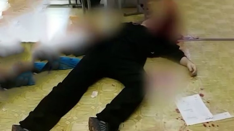 Черная кошка в очках