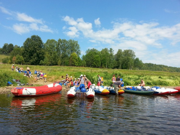 Лагерь у речки Кировская область