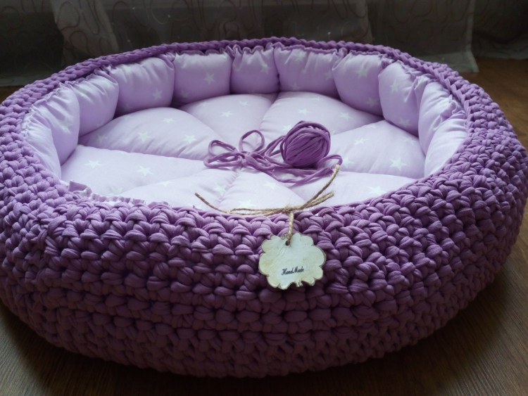 Домик для кошки из трикотажной пряжи