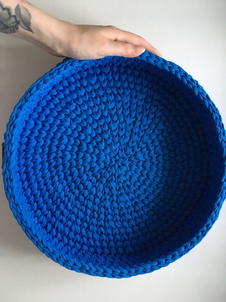 Вязаный диванчик для кота