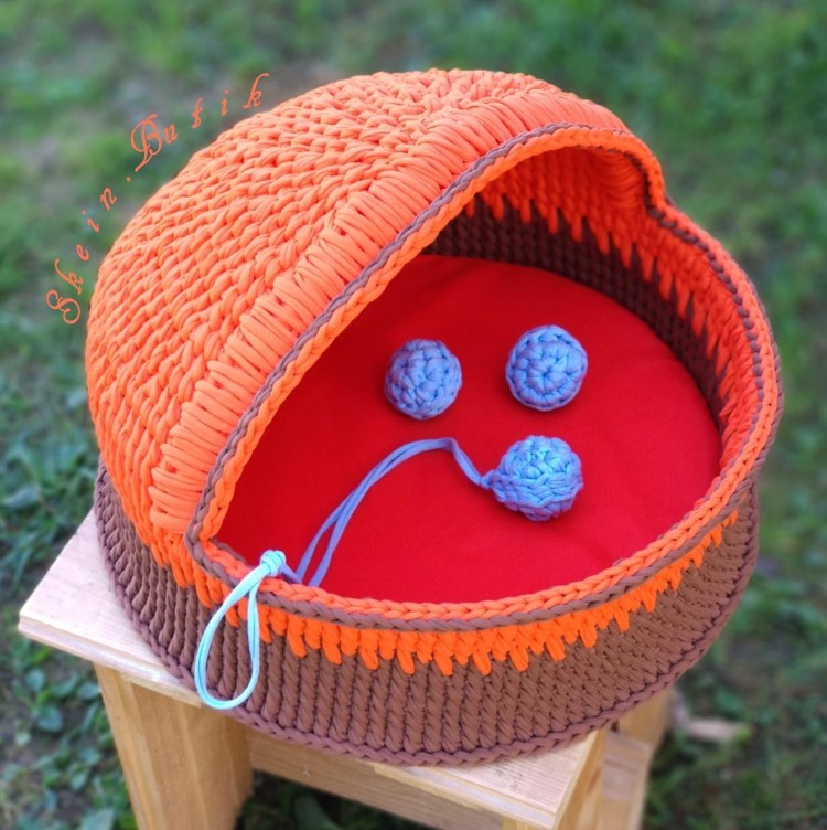 Вязаный домик для кота