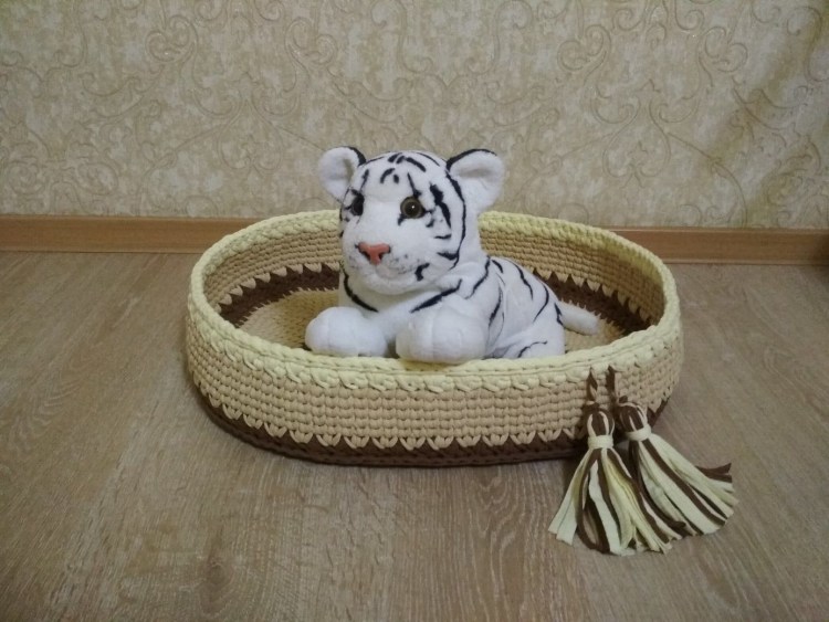 Вязаные лежанки для собак