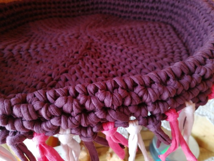 Вязаный лежак для кота