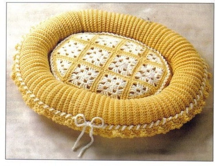 Вязаные лежанки для собак