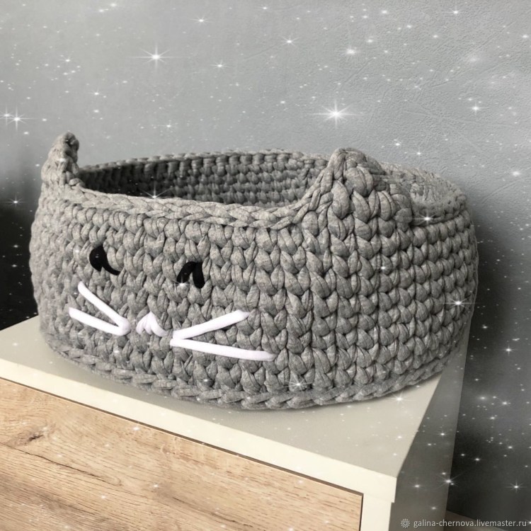 Домик лежанка из трикотажной пряжи