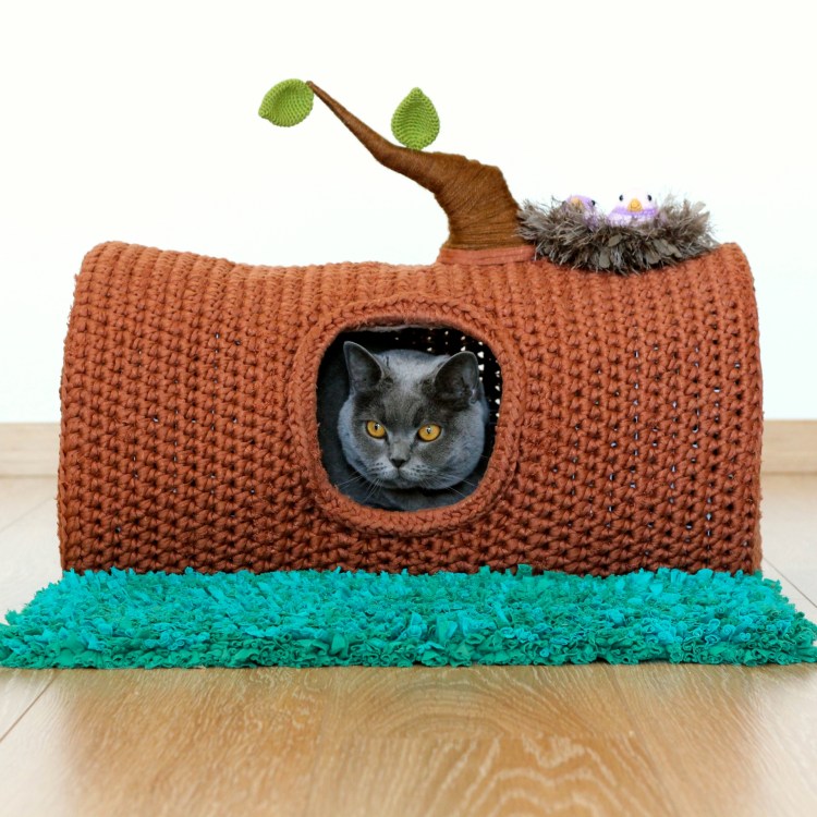 Лежанка для кошки из трикотажной пряжи крючком