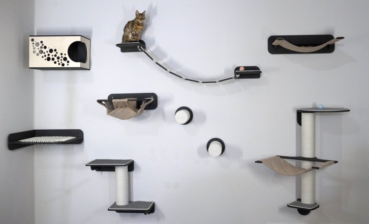 Деревянный домик для кошки