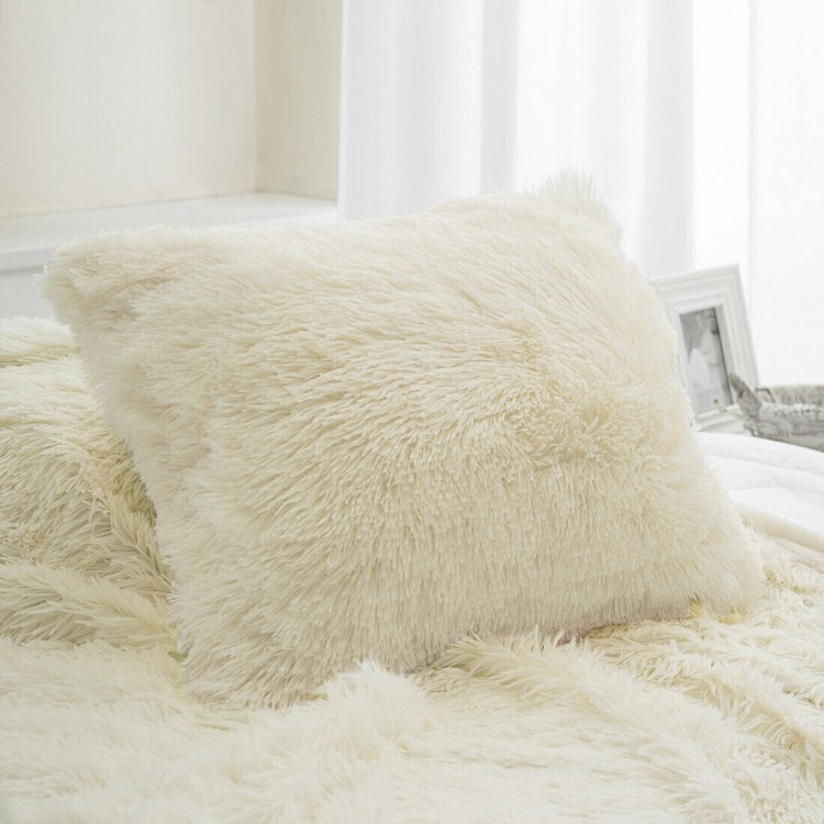 Подушки декоративные пушистые