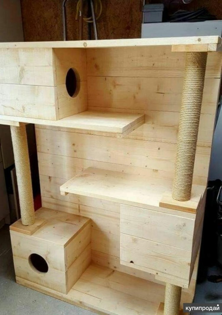Деревянный домик для кошки