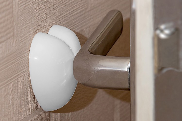 Стопоры для дверей от детей