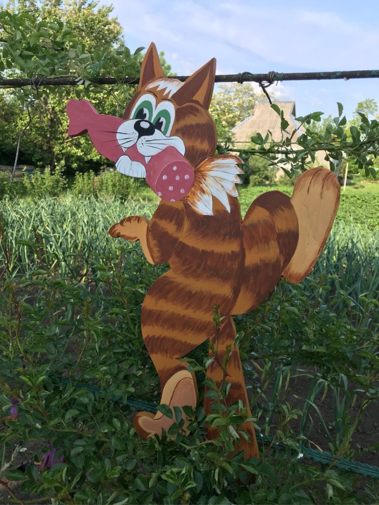 Кошки из дерева на забор