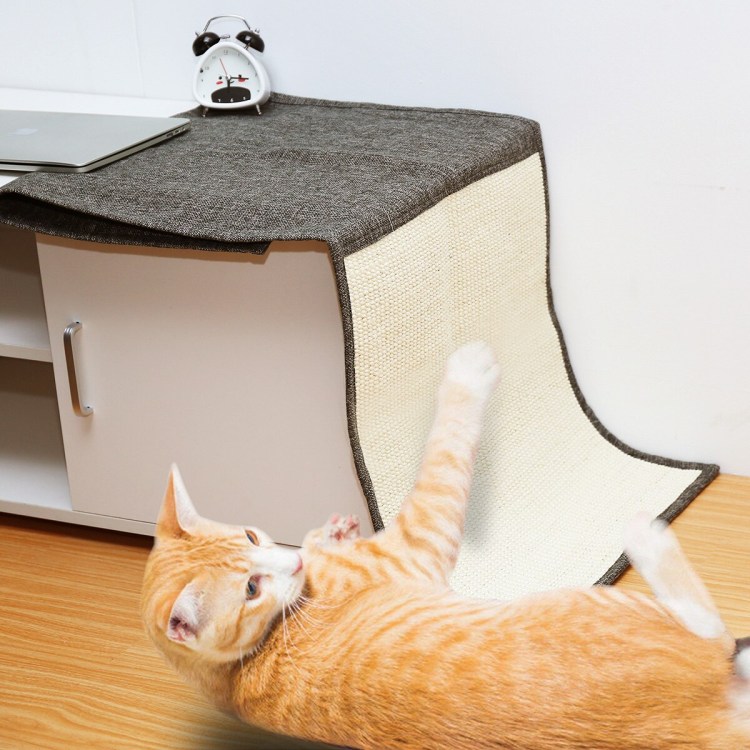 Когтеточка Yugi настенная угловая ДСП,хдв,мех,кавролин 2*12*60см /068/