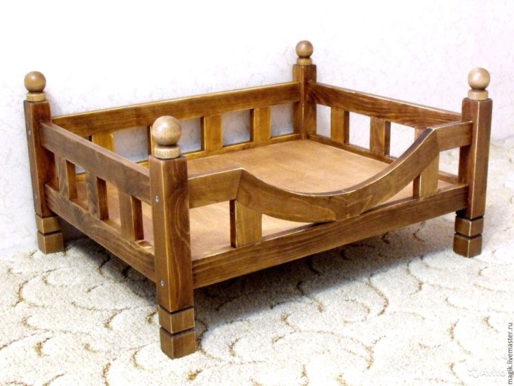 Деревянный собачий лежак