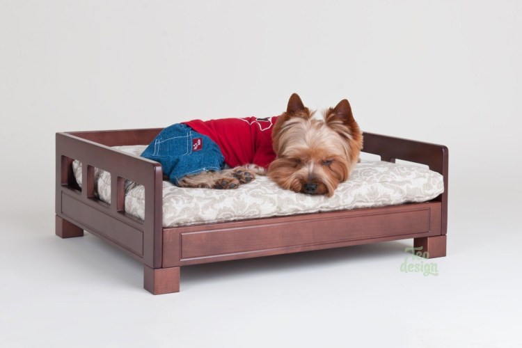 Лежак для собачки деревянный