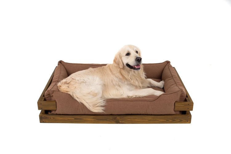 Деревянная кровать для собаки