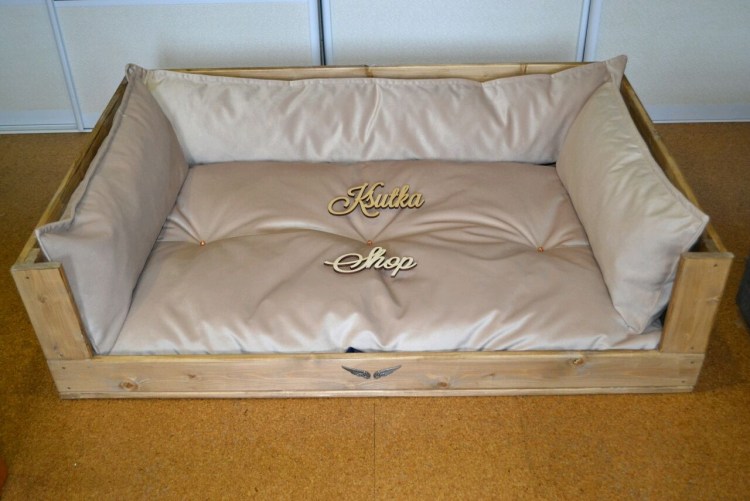 Деревянная лежанка для собак