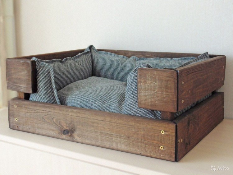 Кровать для собаки из дерева