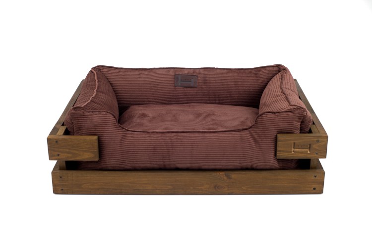 Деревянная лежанка для кошки