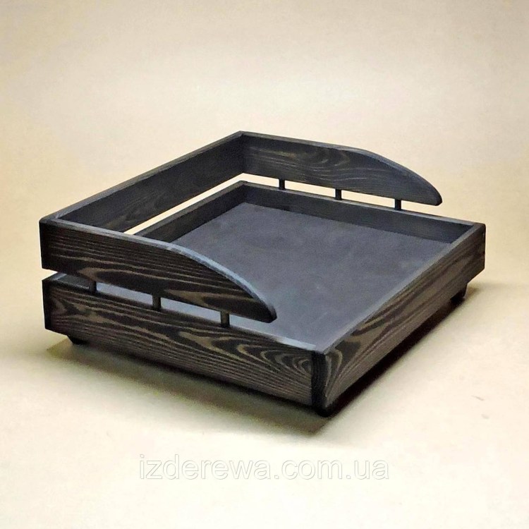 Деревянная лежанка для собак