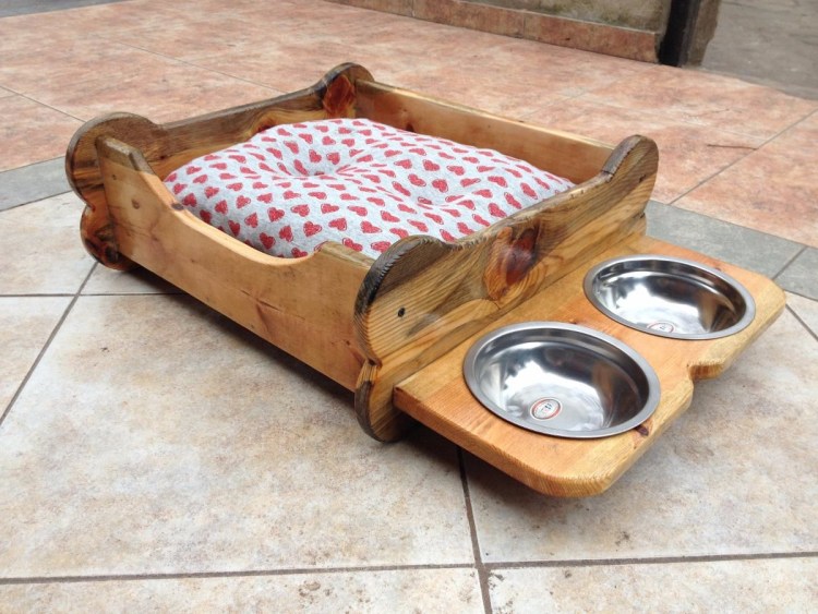 Лежанка для собаки из дерева
