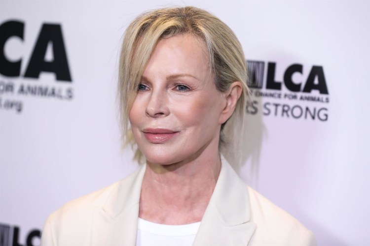 Ким Бейсингер 1990