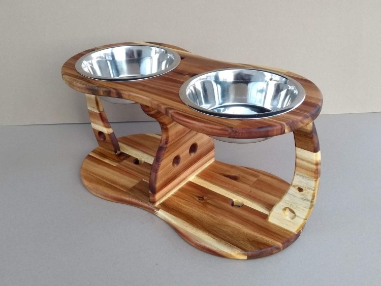 Деревянная подставка для собак