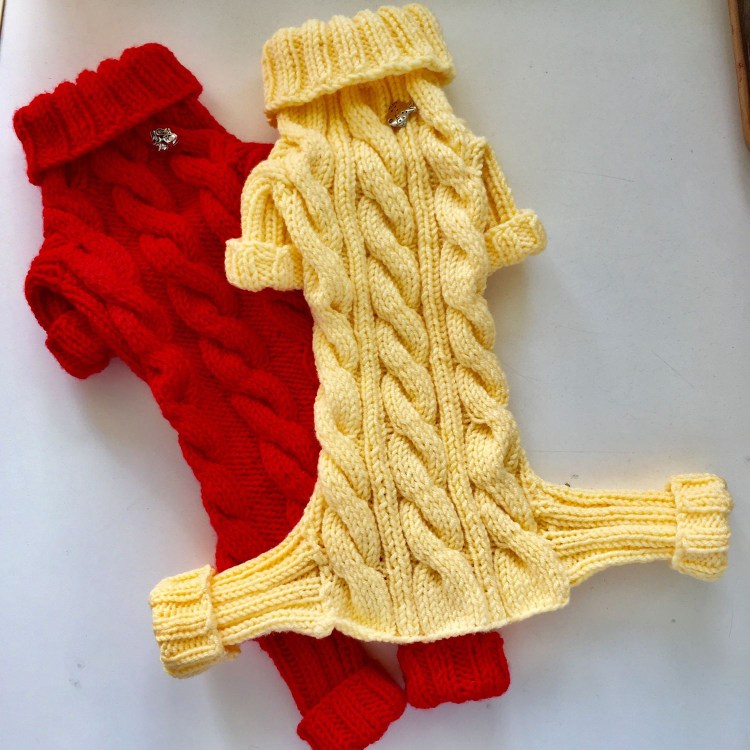 Вязаная одежда для маленьких собак