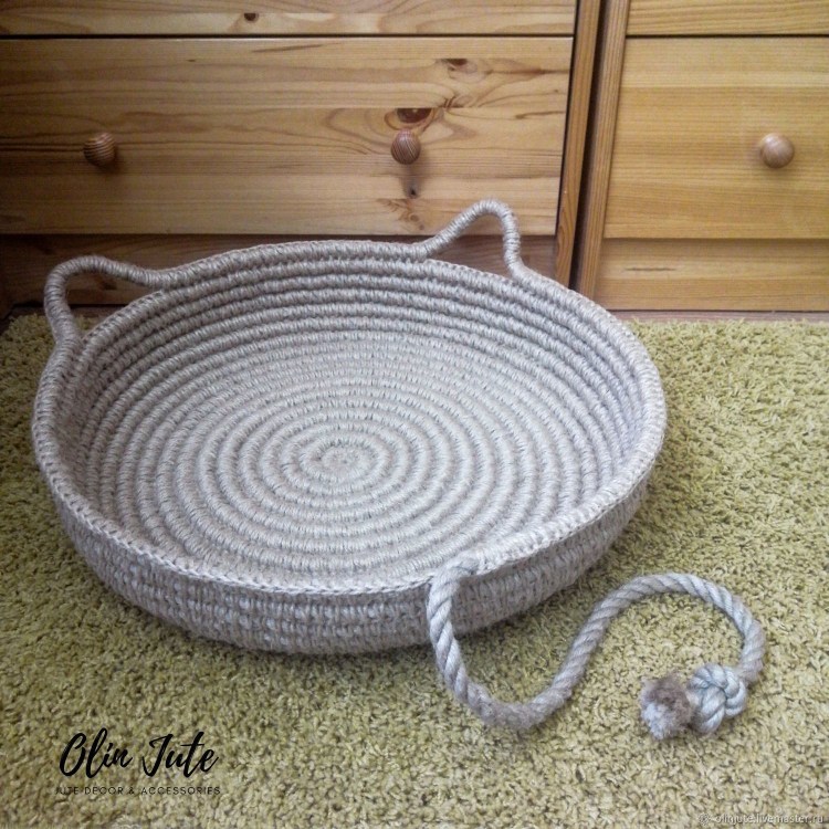 Лежанка для кота из джута