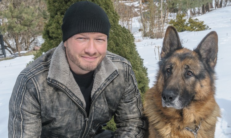 Бернские зенненхунды зимой