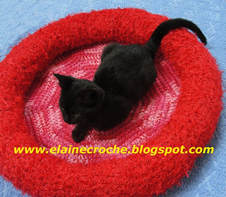 Вязаные коврики для кошек