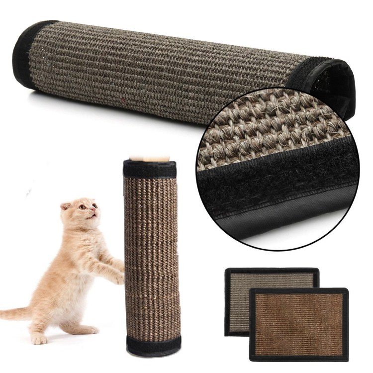 Вязаный спицами коврик для кошки