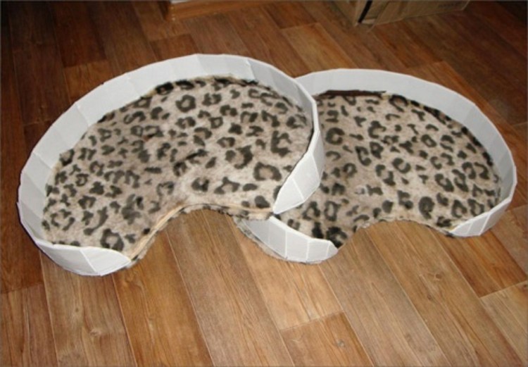 Коврик для кошек с дырками