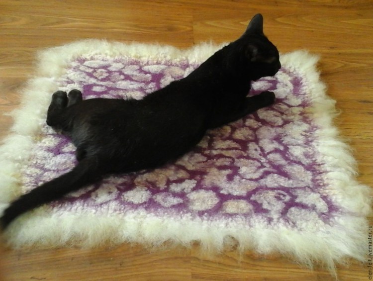 Коврик из кошачьей шерсти