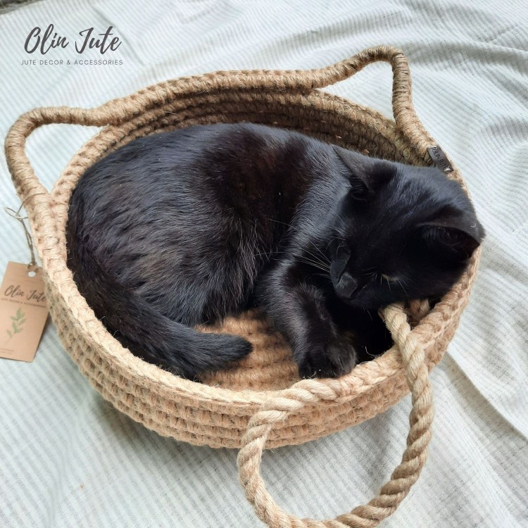 Лежанка из джута