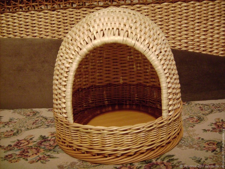 Вязаный лежак для кошки