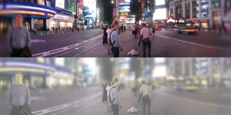 Черная кошка в темноте