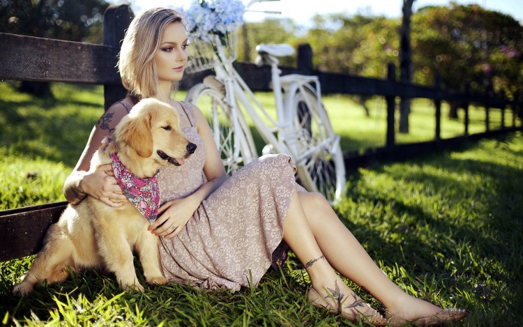 Девушка с собакой