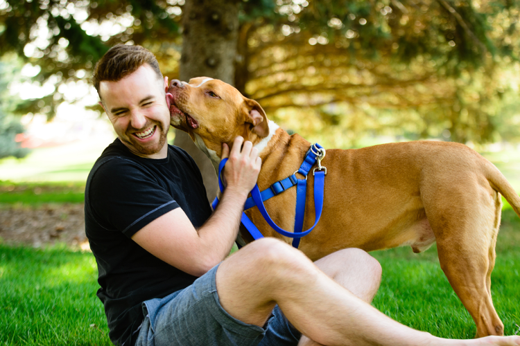 Парень с собакой