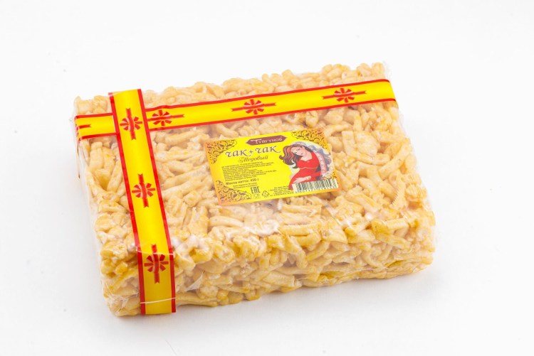 Чак Чак на белом фоне