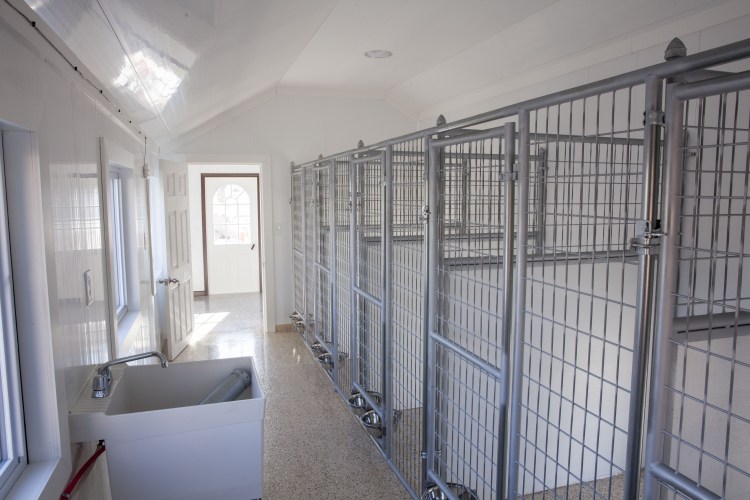 Тумбочка с местом для собаки