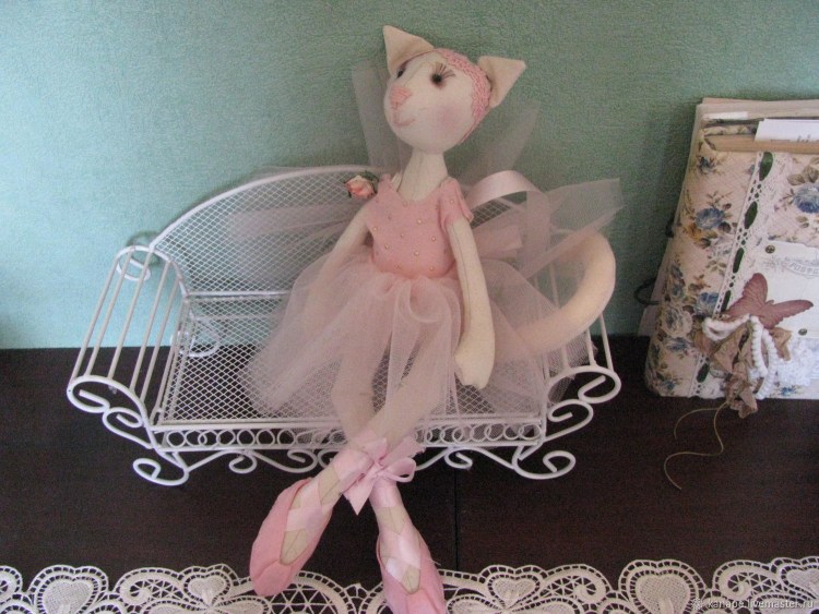 Кошка балерина