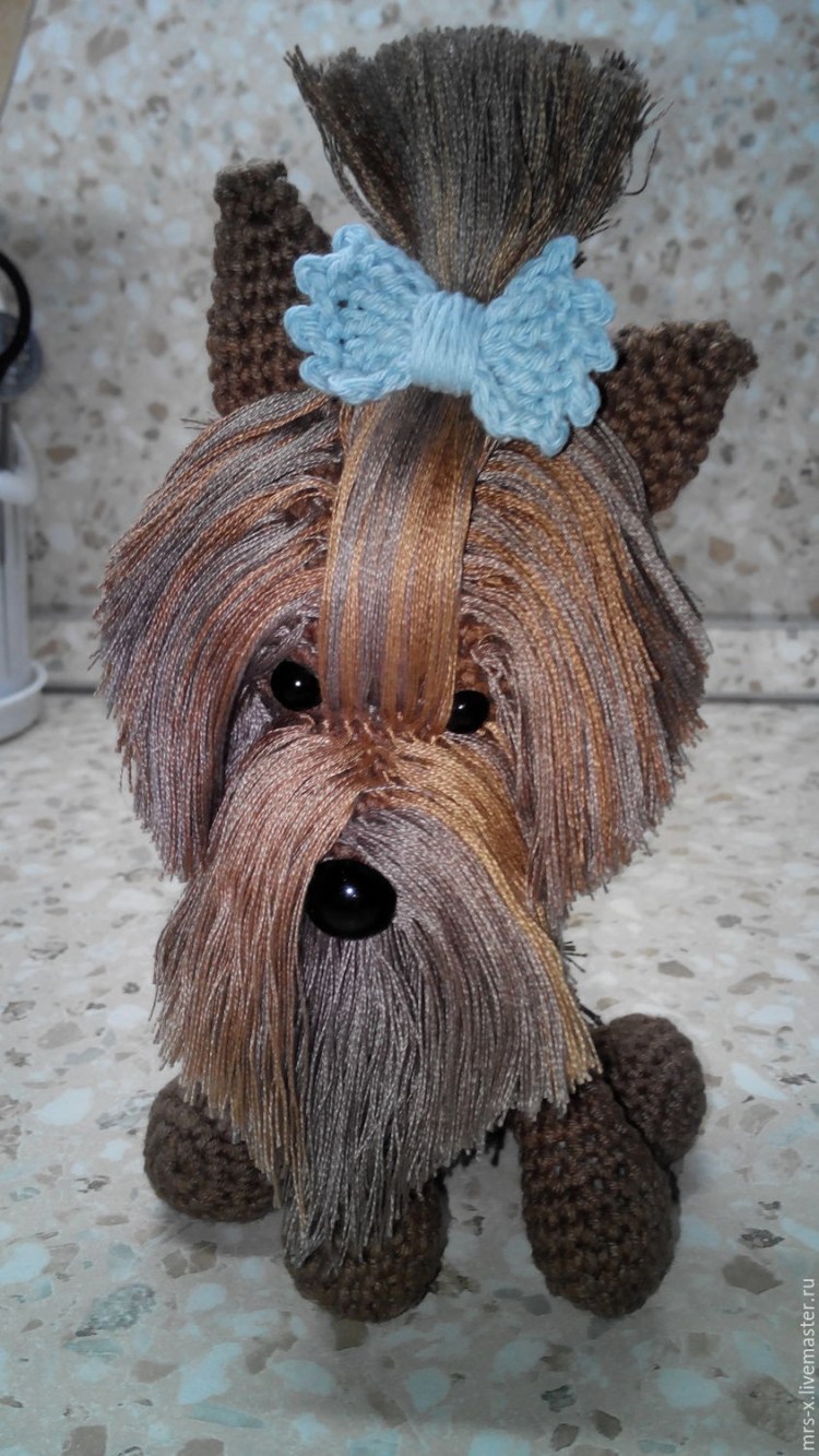 Вязаная игрушка Йоркширский терьер
