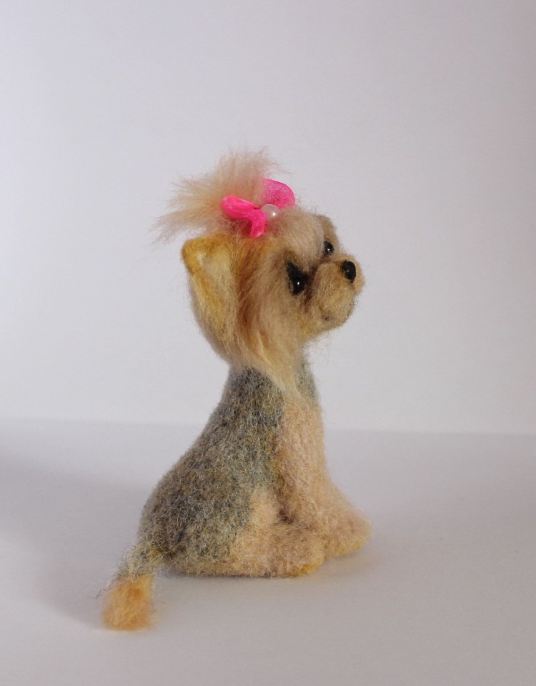Собачка из пряжи
